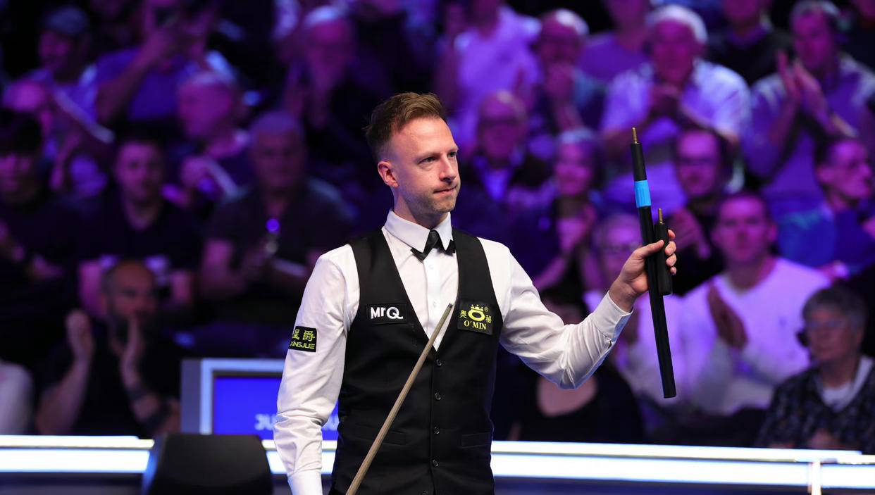 同时将两名 同时将两名