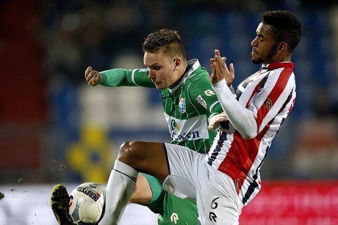 的运动员产 的运动员产